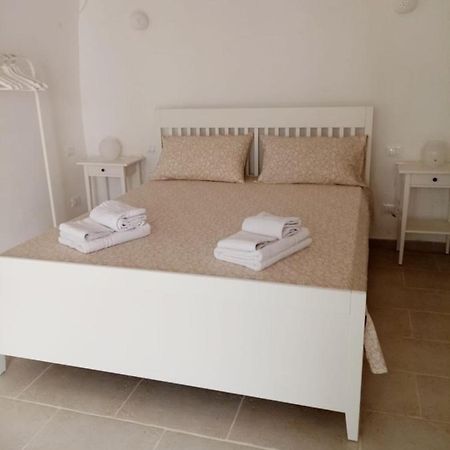 Studio Flat In White City Остуні Екстер'єр фото