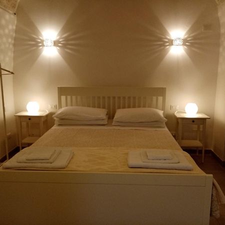 Studio Flat In White City Остуні Екстер'єр фото