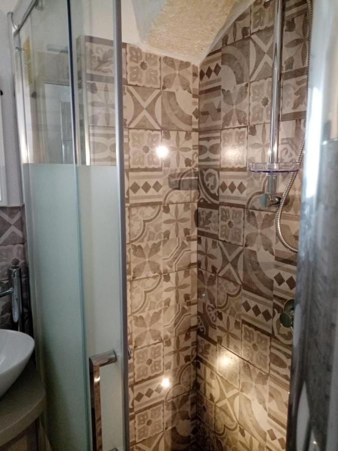 Studio Flat In White City Остуні Екстер'єр фото
