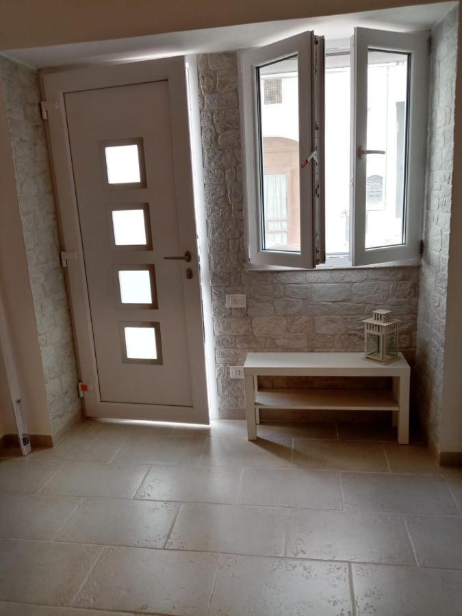 Studio Flat In White City Остуні Екстер'єр фото