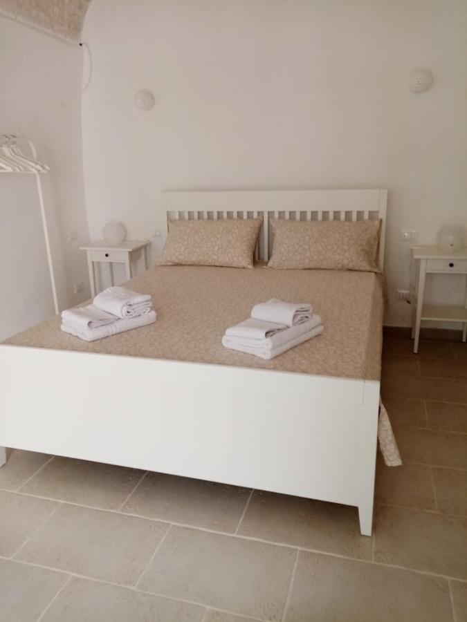 Studio Flat In White City Остуні Екстер'єр фото