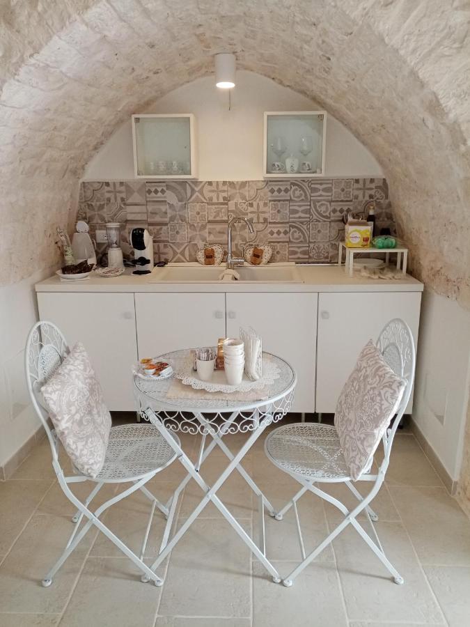 Studio Flat In White City Остуні Екстер'єр фото
