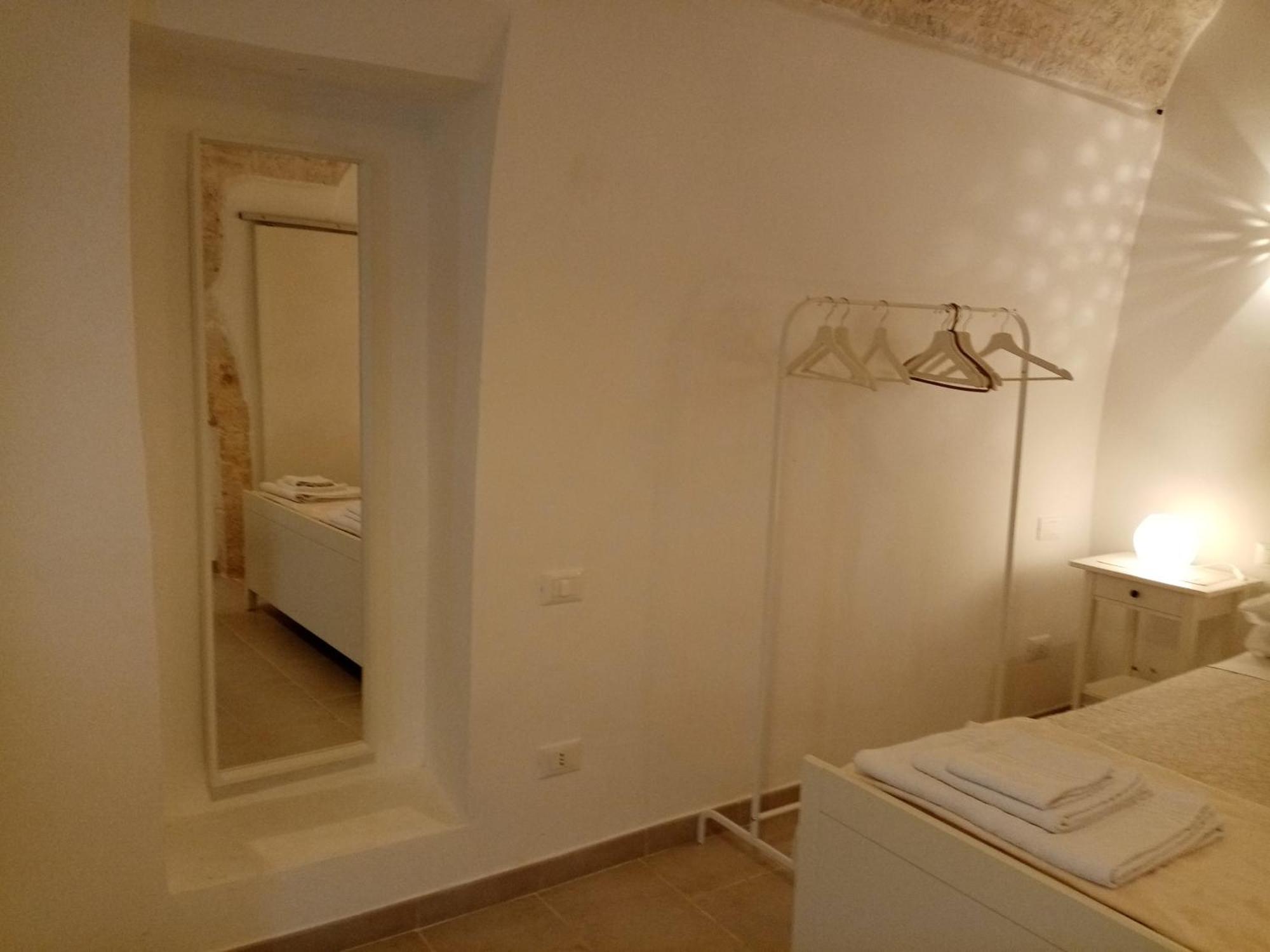 Studio Flat In White City Остуні Екстер'єр фото